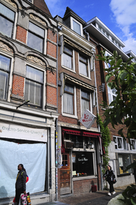 904763 Gezicht op de voorgevel van het café Jan de Winter (Oudegracht 170) te Utrecht.